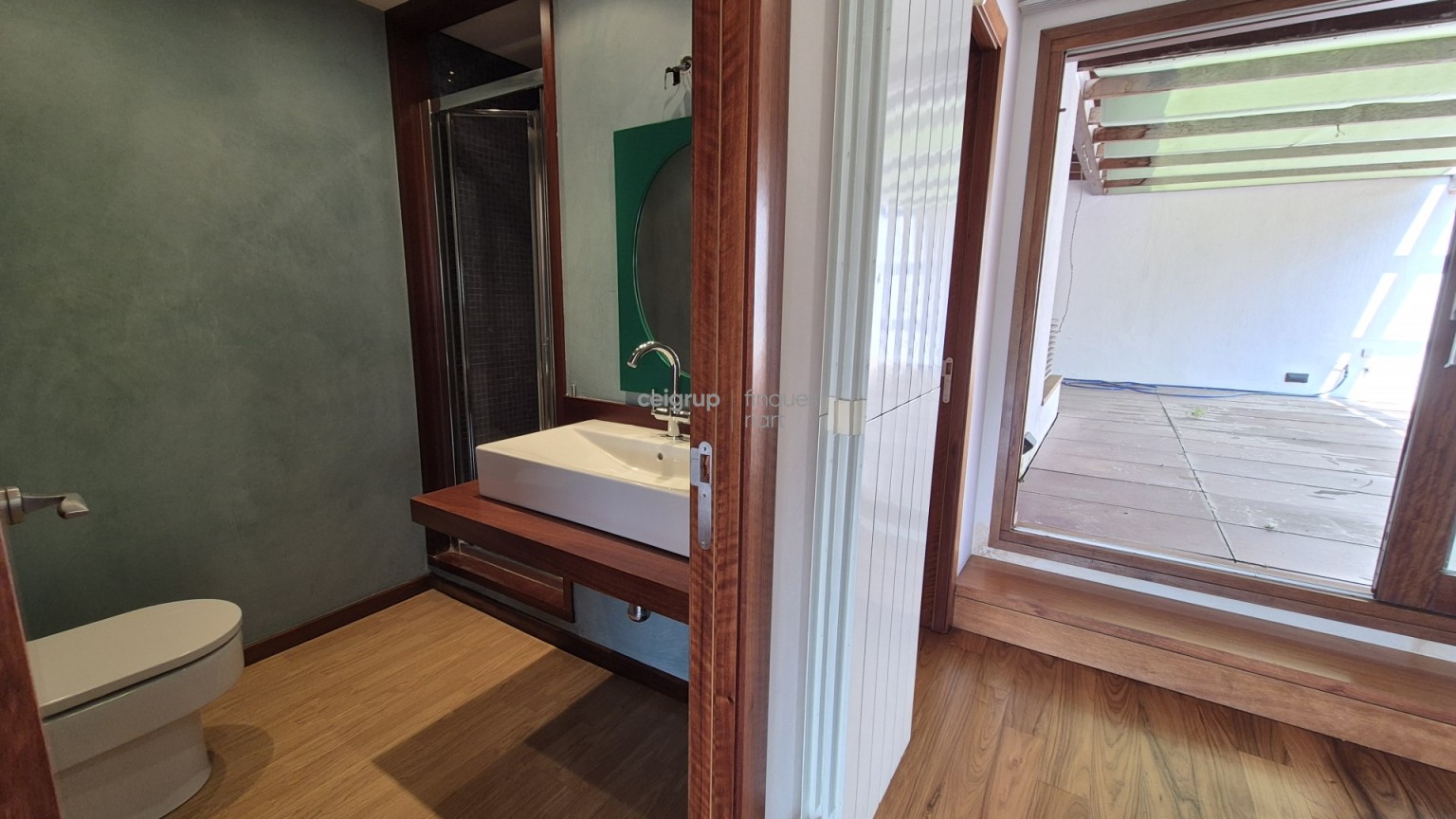 Casa totalment reformada a Palamós amb una gran terrassa