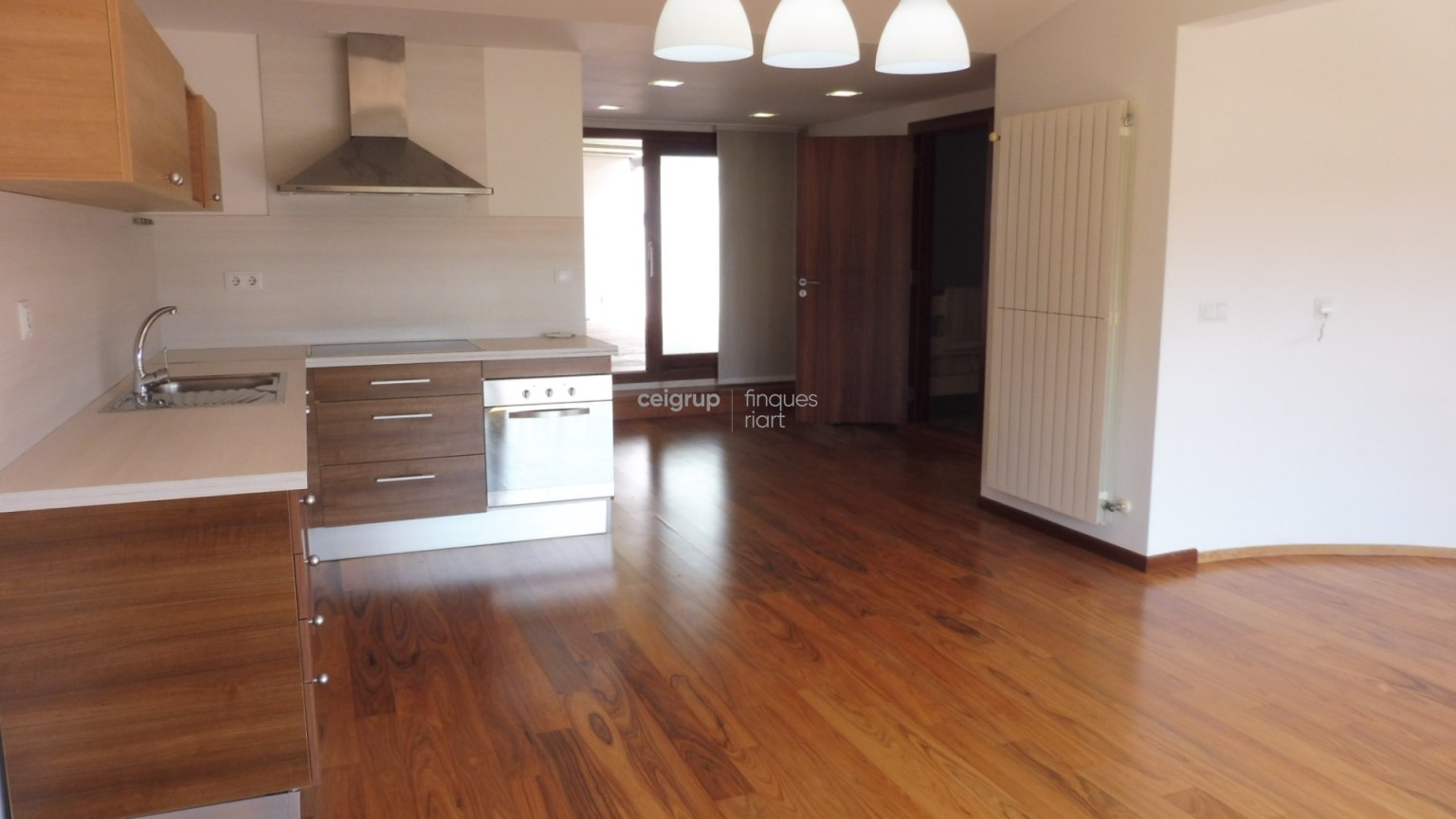 Casa totalment reformada a Palamós amb una gran terrassa