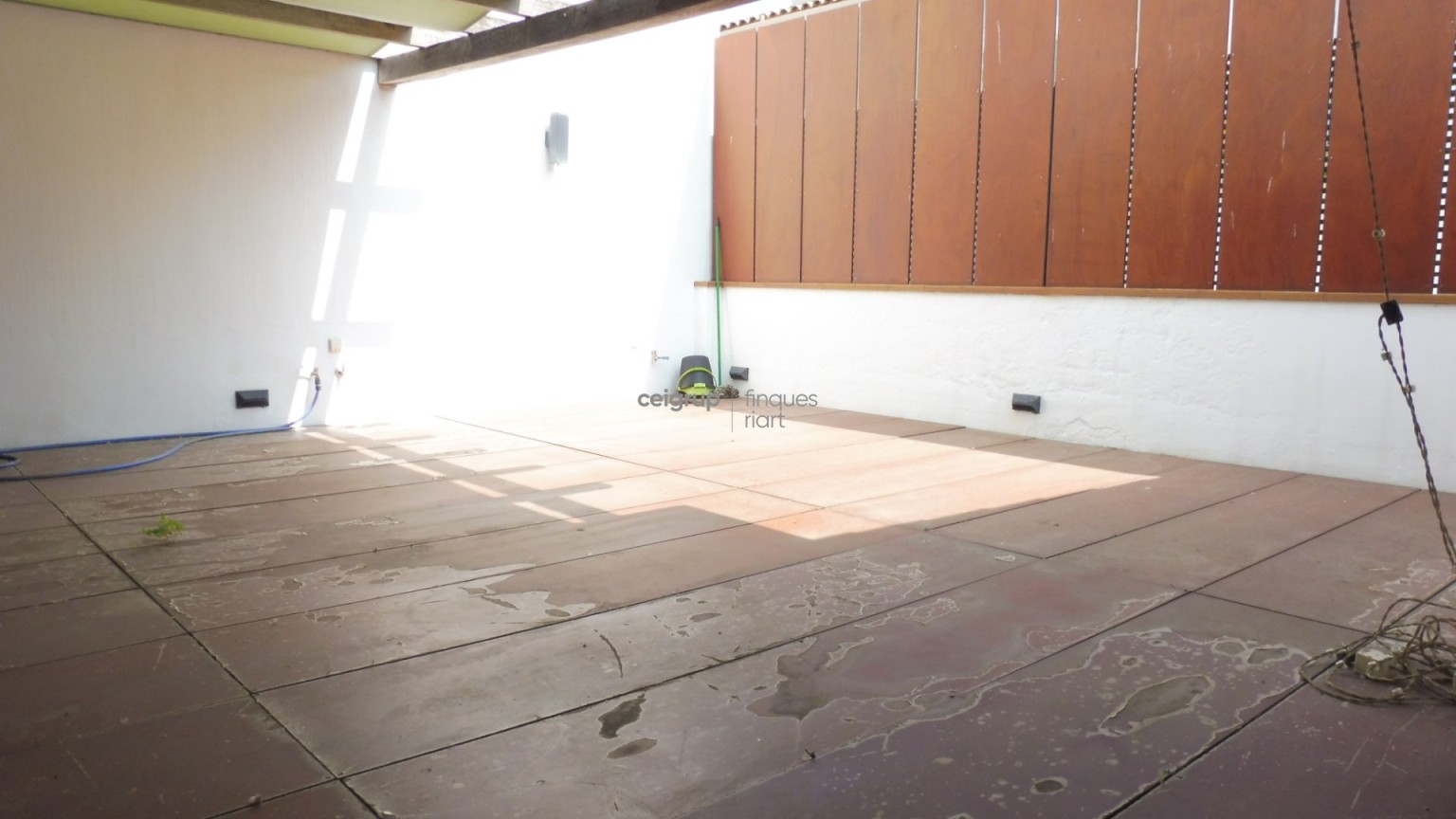 Casa totalment reformada a Palamós amb una gran terrassa