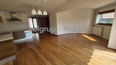 Casa totalment reformada a Palamós amb una gran terrassa