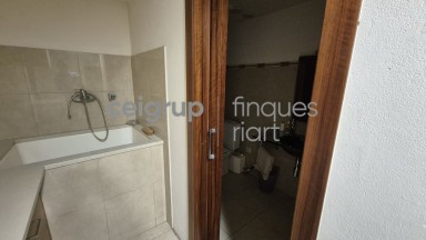 Casa totalment reformada a Palamós amb una gran terrassa