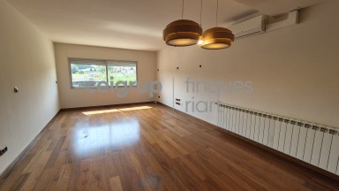 Casa totalment reformada a Palamós amb una gran terrassa