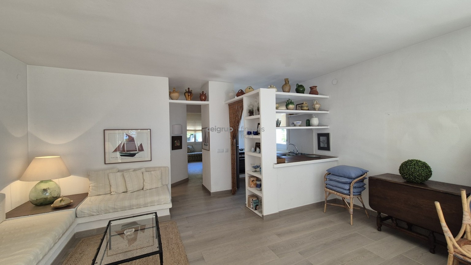 Apartamento con jardines y piscina comunitarios