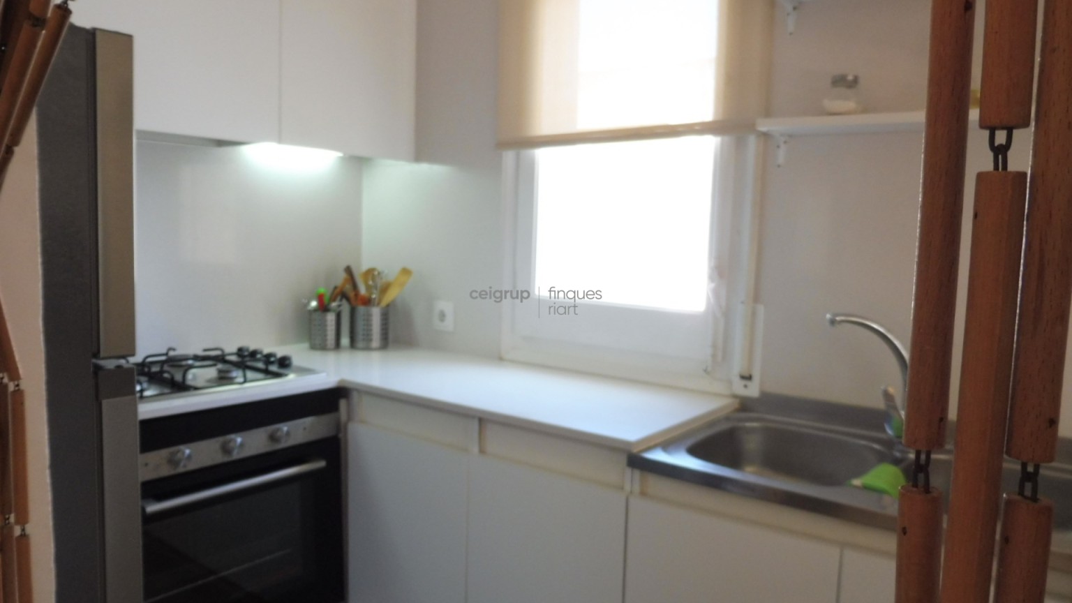 Apartamento con jardines y piscina comunitarios