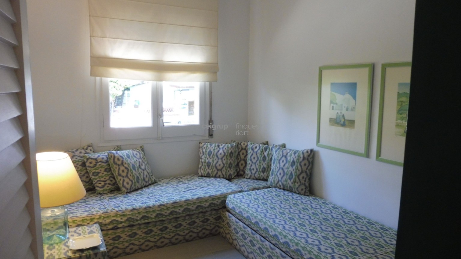 Apartamento con jardines y piscina comunitarios