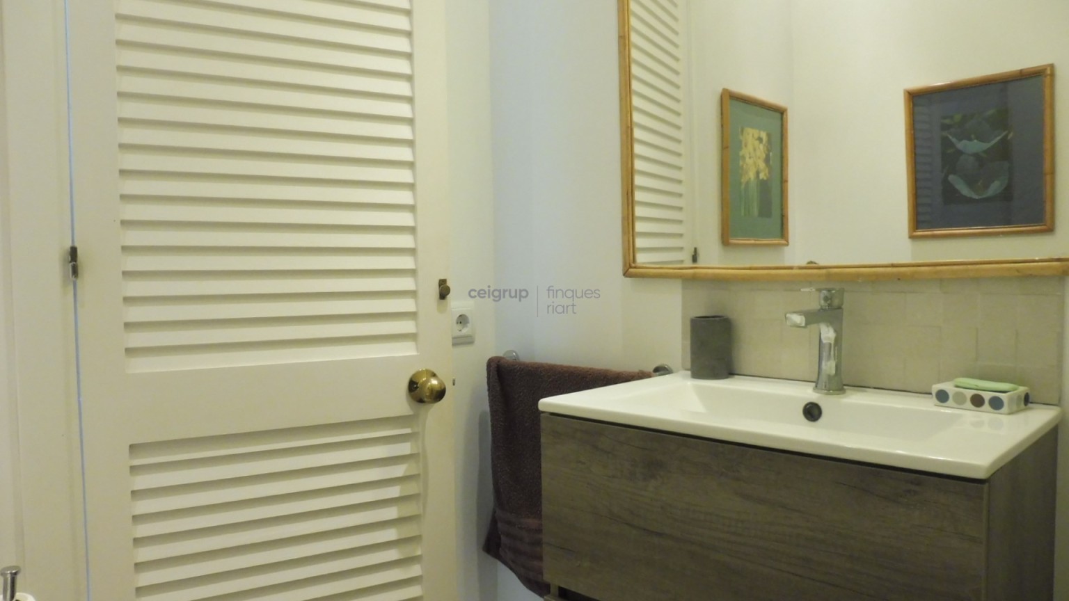 Apartamento con jardines y piscina comunitarios