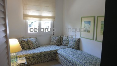 Apartamento con jardines y piscina comunitarios