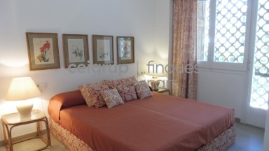 Apartamento con jardines y piscina comunitarios