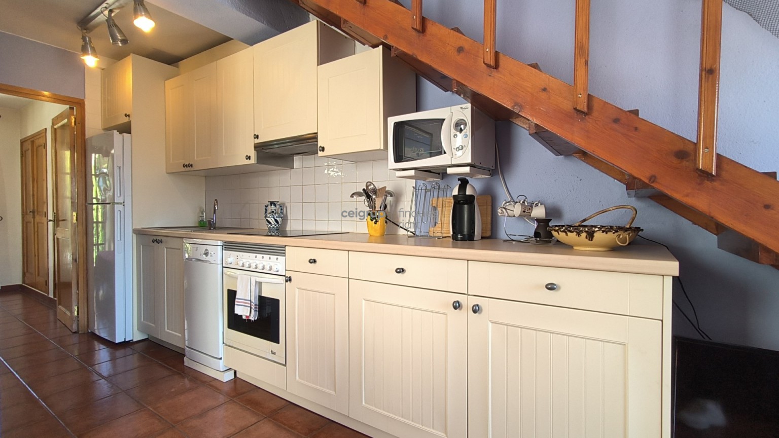 Amb piscina comunitaria a prop del Mar.	