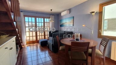 Amb piscina comunitaria a prop del Mar.	