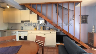 Amb piscina comunitaria a prop del Mar.	