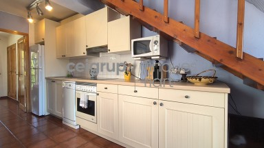 Amb piscina comunitaria a prop del Mar.	