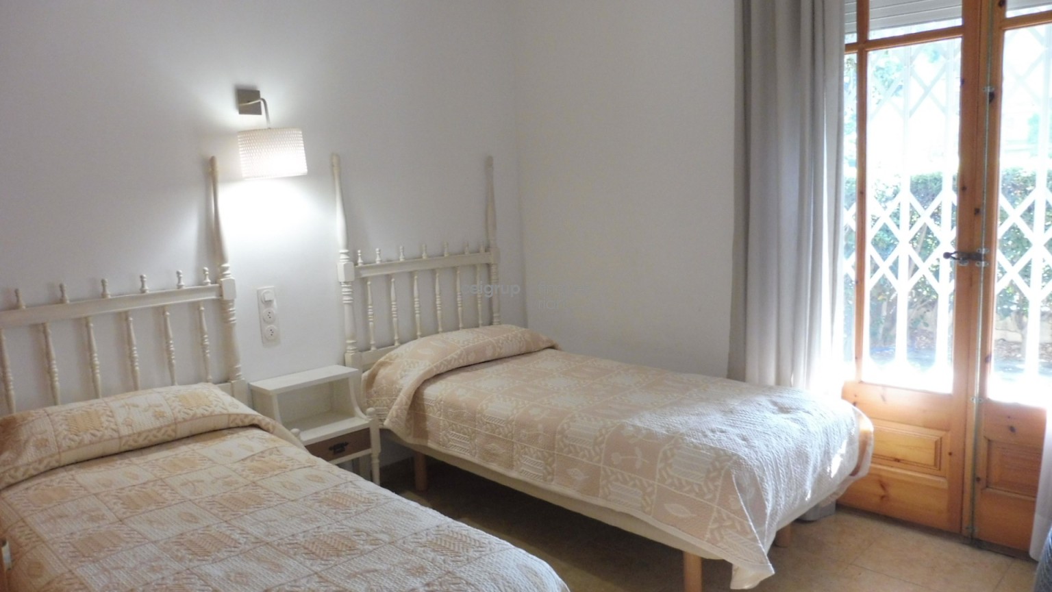 FANTÀSTICA PLANTA BAIXA AL COSTAT DEL MAR	