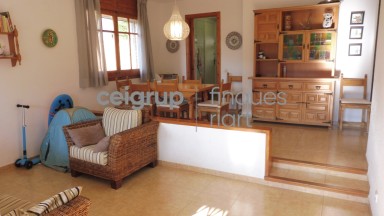 FANTÀSTICA PLANTA BAIXA AL COSTAT DEL MAR	