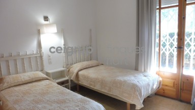 FANTÀSTICA PLANTA BAIXA AL COSTAT DEL MAR	