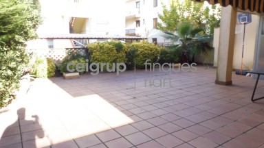 FANTÀSTICA PLANTA BAIXA AL COSTAT DEL MAR	