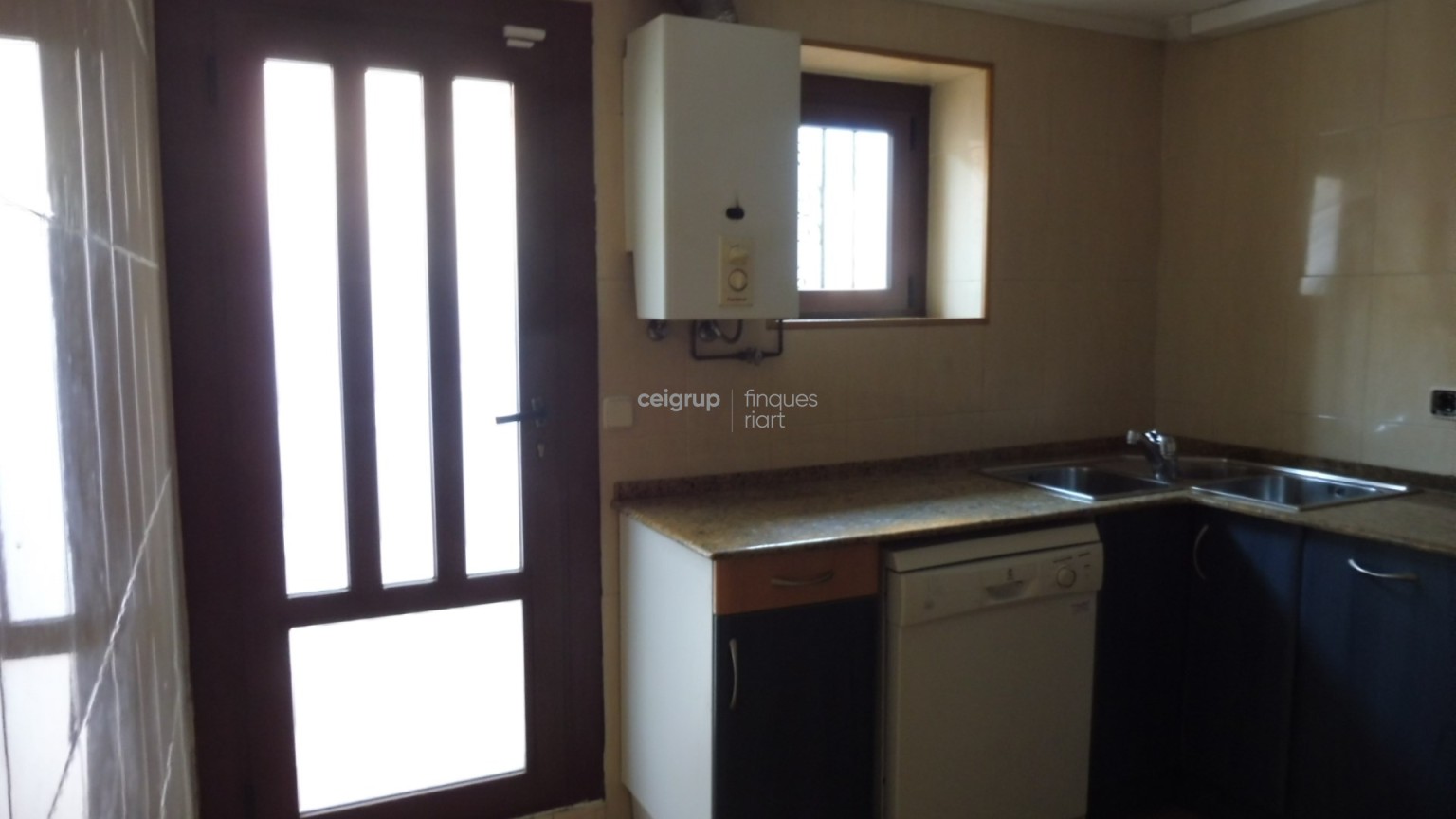 GREAT HOME NEXT TO THE SEA