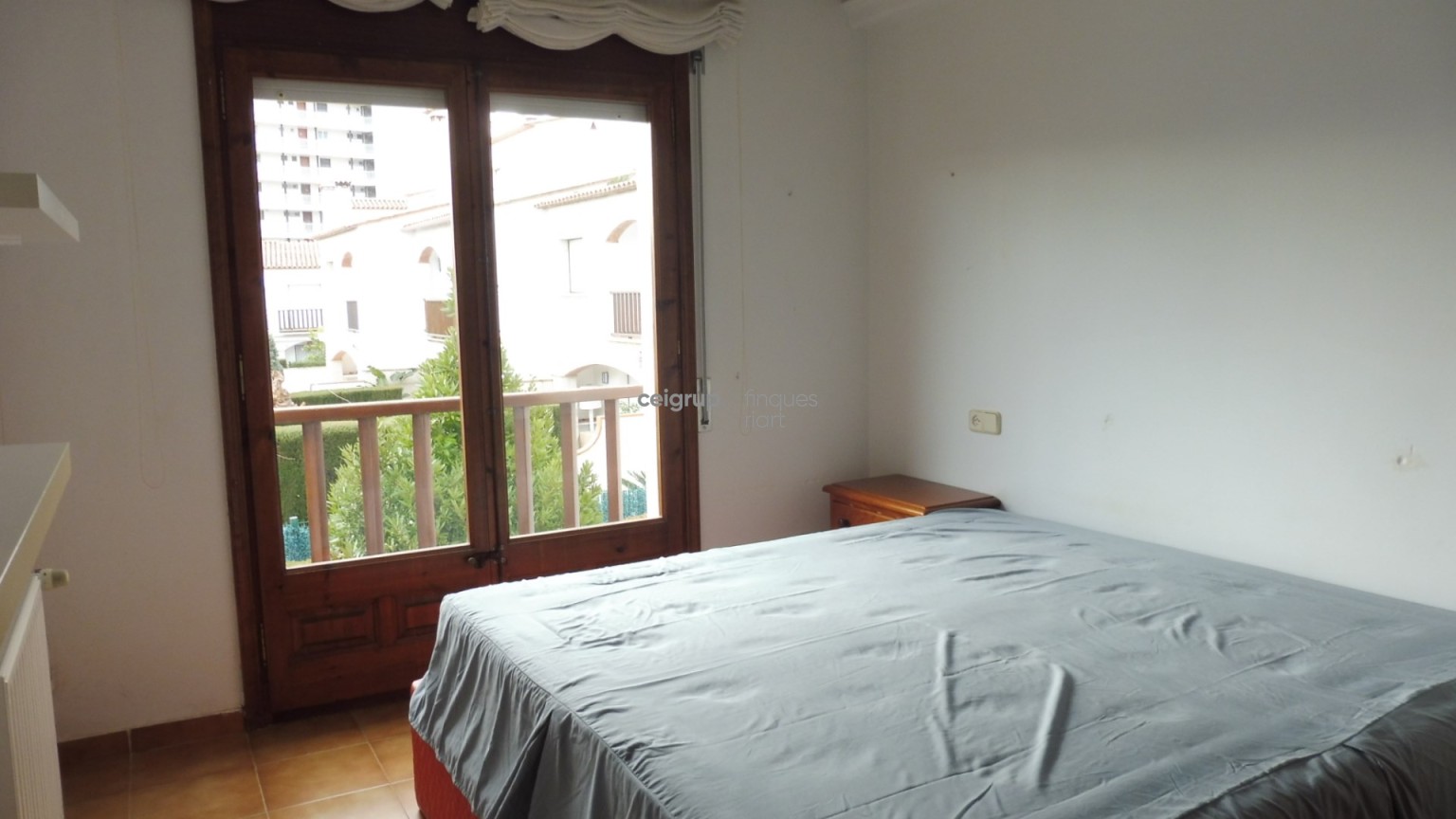 CASA ADOSADA CON PISCINA COMUNITARIA AL LADO DEL MAR