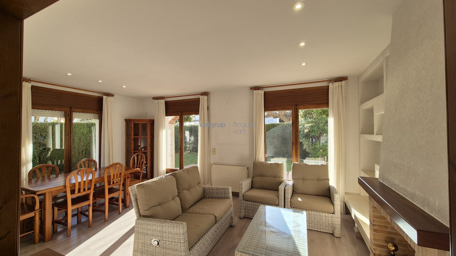 CASA ADOSADA CON PISCINA COMUNITARIA AL LADO DEL MAR