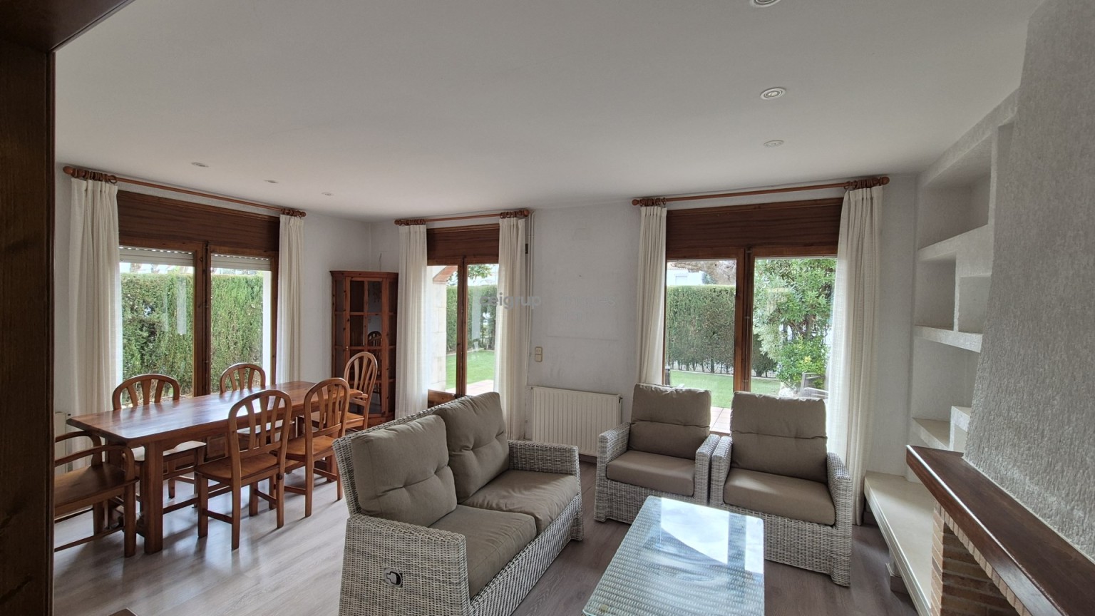 CASA ADOSADA CON PISCINA COMUNITARIA AL LADO DEL MAR