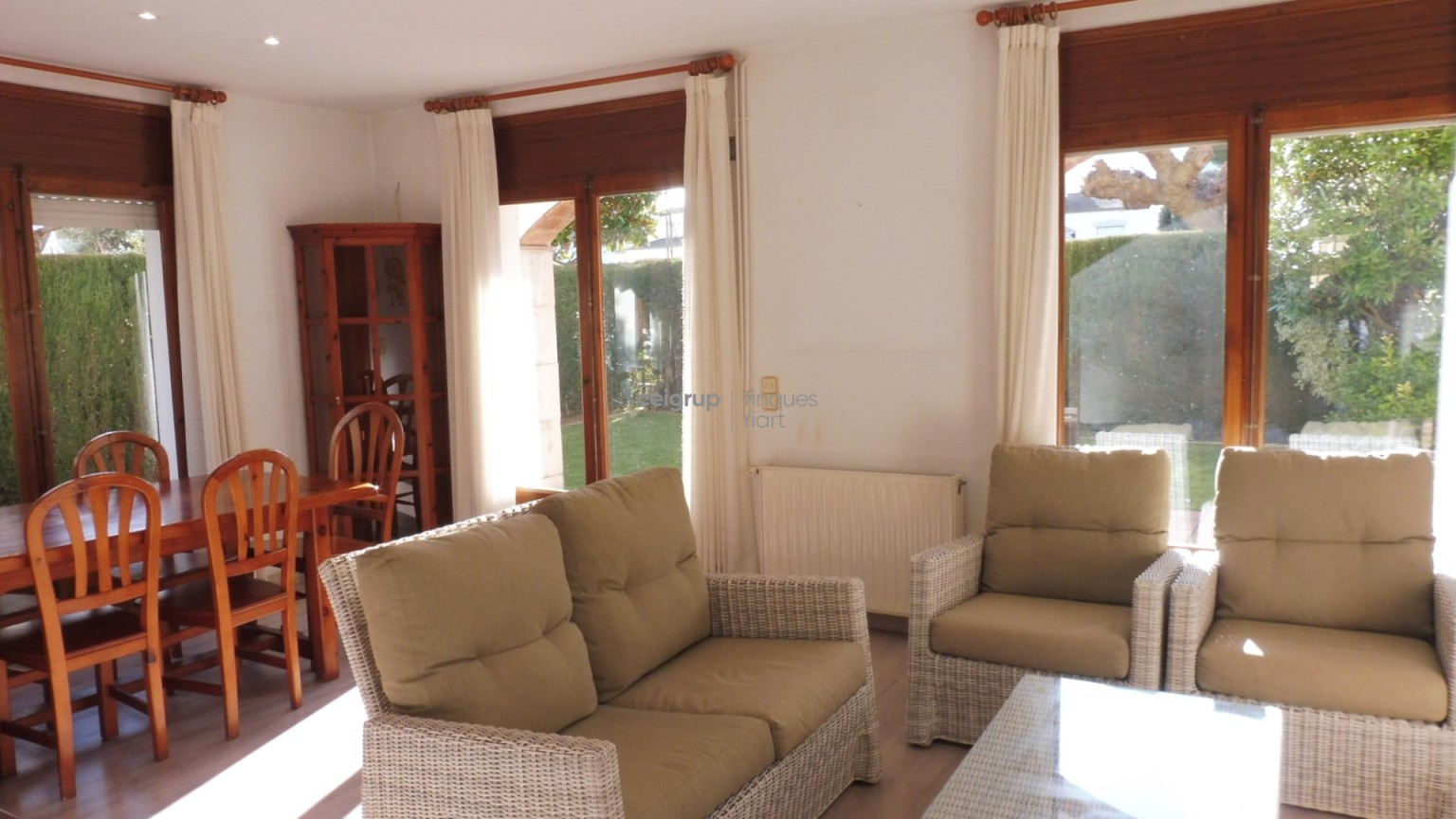 CASA ADOSADA CON PISCINA COMUNITARIA AL LADO DEL MAR