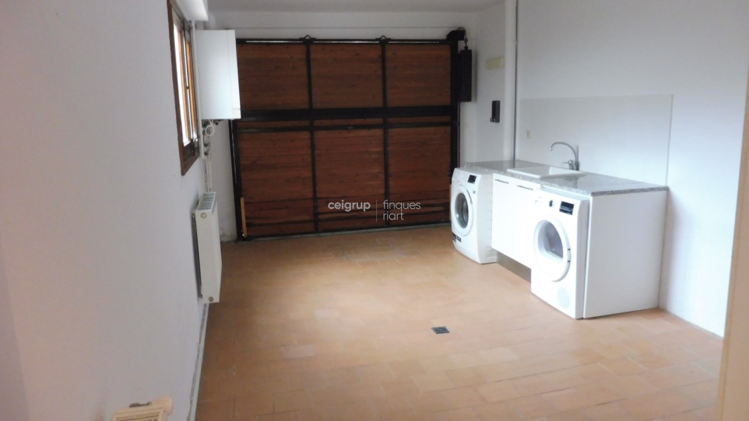 CASA ADOSADA CON PISCINA COMUNITARIA AL LADO DEL MAR