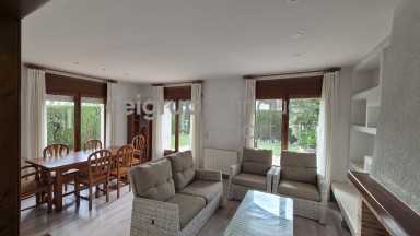 CASA ADOSADA CON PISCINA COMUNITARIA AL LADO DEL MAR