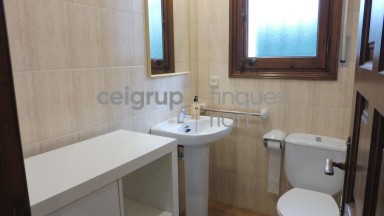 CASA ADOSADA CON PISCINA COMUNITARIA AL LADO DEL MAR