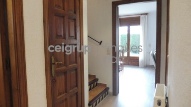 CASA ADOSADA CON PISCINA COMUNITARIA AL LADO DEL MAR