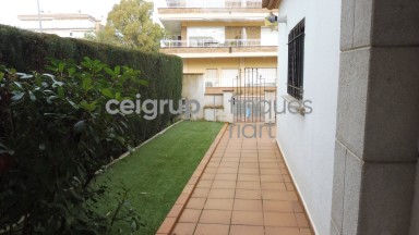 CASA ADOSADA CON PISCINA COMUNITARIA AL LADO DEL MAR