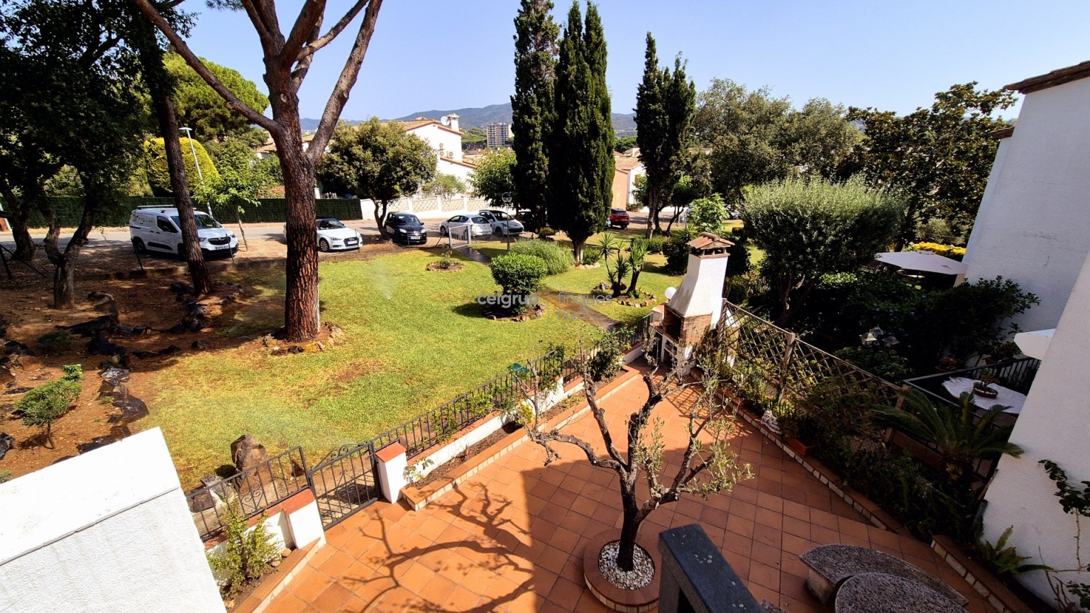 WITH GARDEN AND SWIMMING POOL