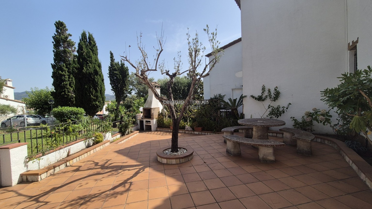 WITH GARDEN AND SWIMMING POOL