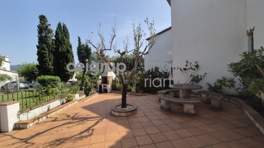 WITH GARDEN AND SWIMMING POOL