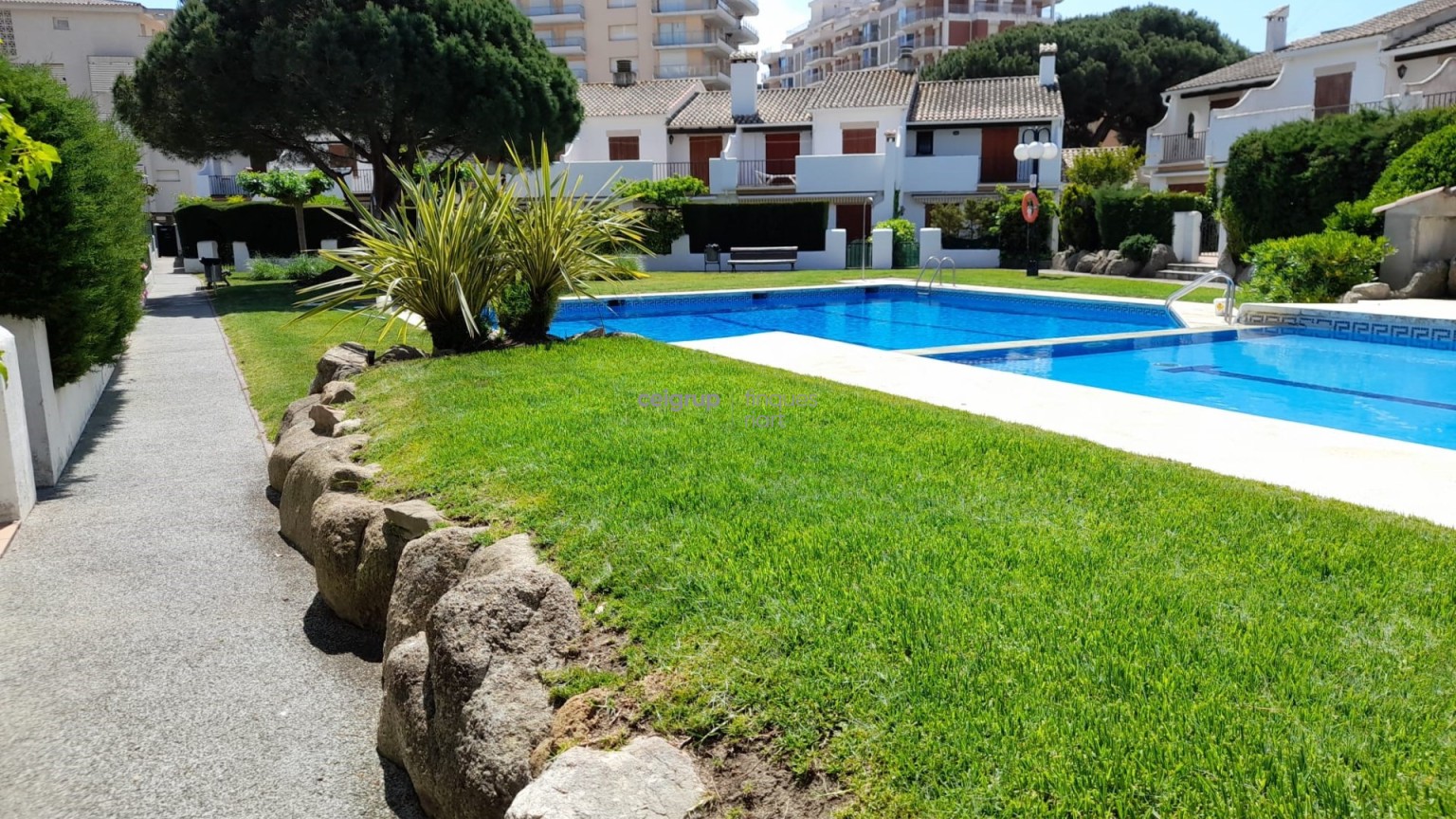 AVEC PISCINE