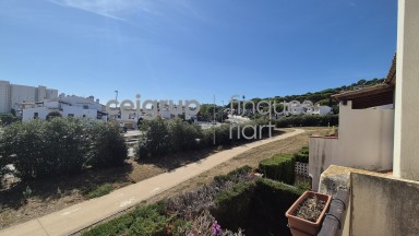 AMB JARDINS I PISCINA COMUNITARIS