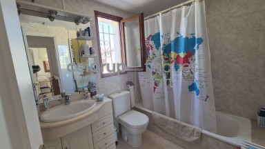 AMB JARDINS I PISCINA COMUNITARIS
